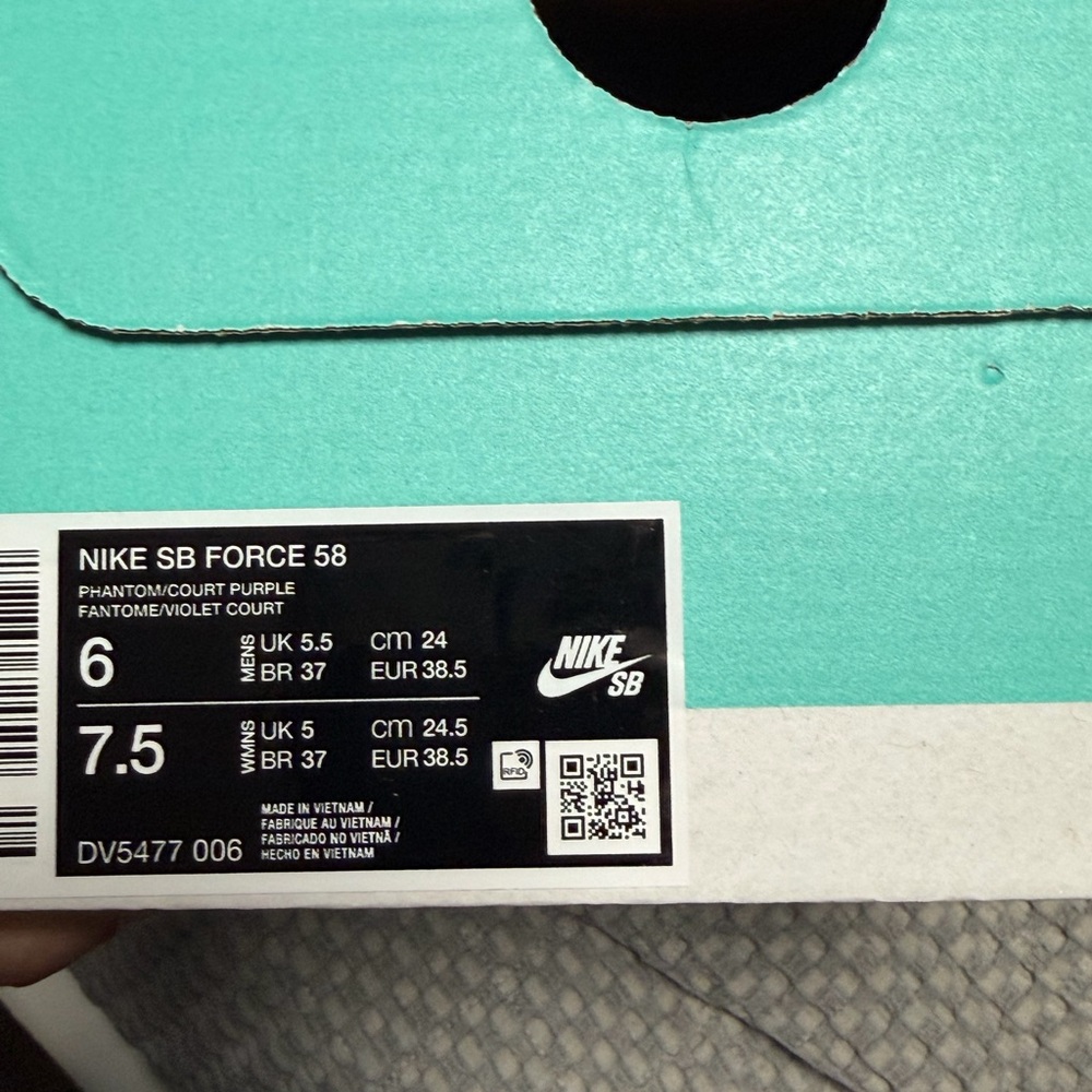 Nike Women's Sneakers in Cream and Purple - Picture 5 of 5